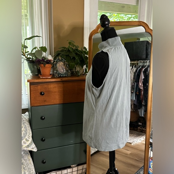 Athleta Outbound Tank - Picture 2 of 5